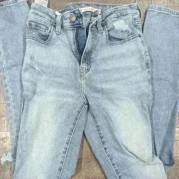 Women's Levi Strauss distressed‎ jeans - Picture 1 of 6